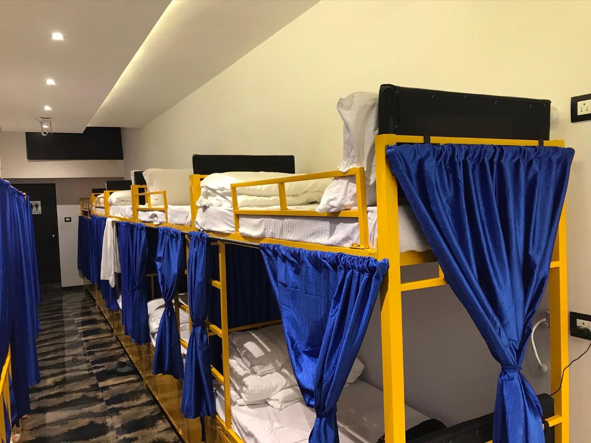 New Mango Dormitory Mumbai Exterior photo