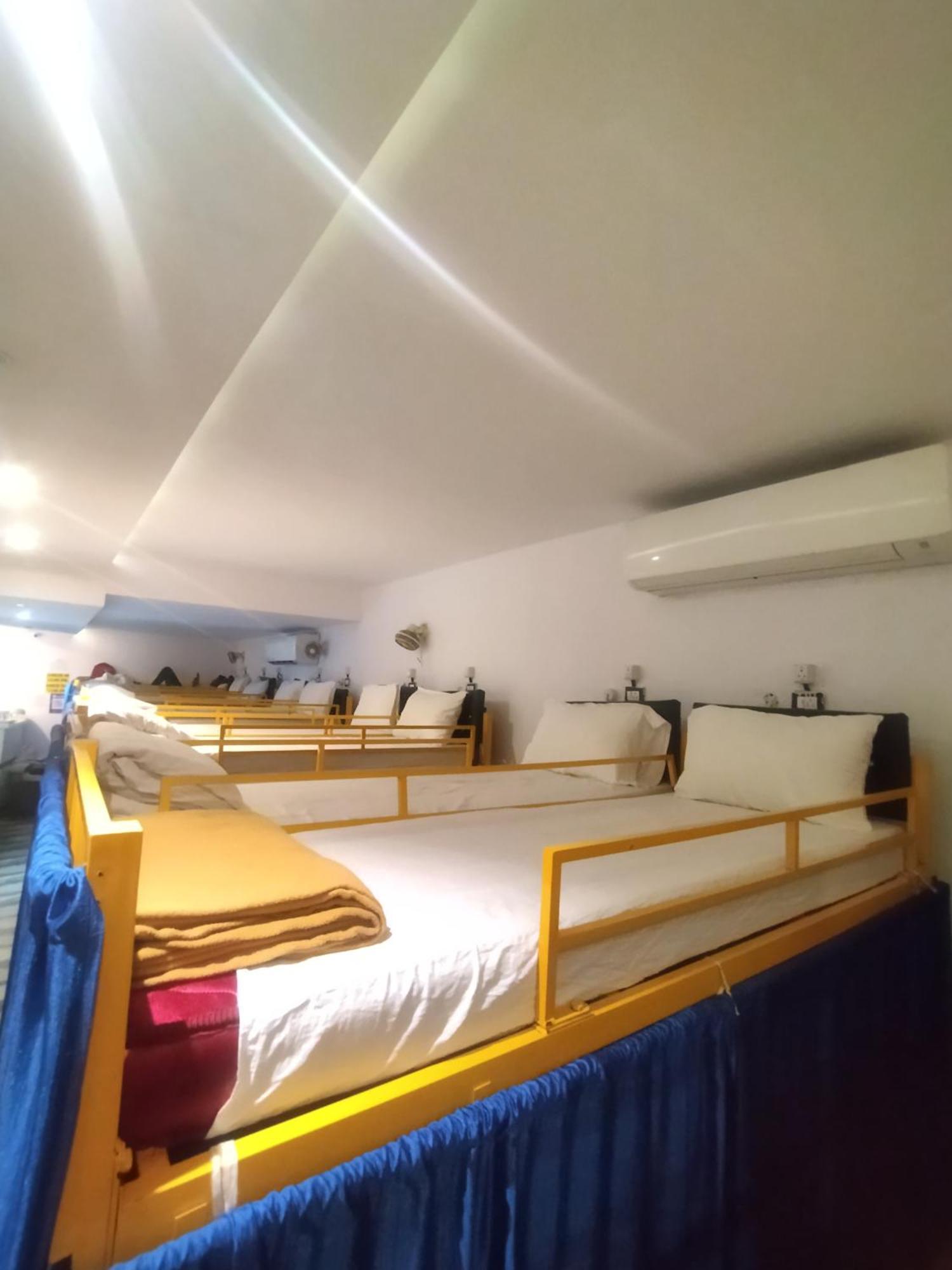 New Mango Dormitory Mumbai Exterior photo